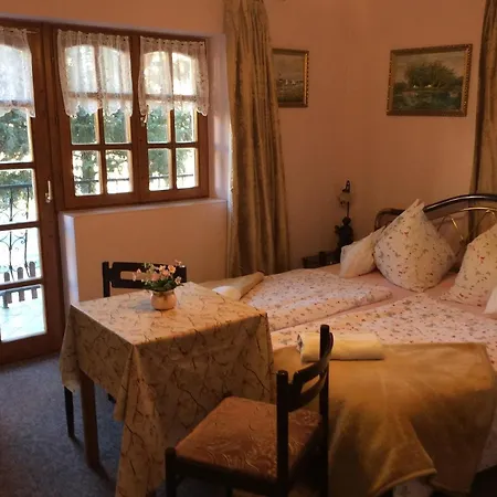 イローナ キシュ コシュティ パンジオ ケストヘイ