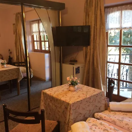 ゲストハウス イローナ キシュ コシュティ パンジオ