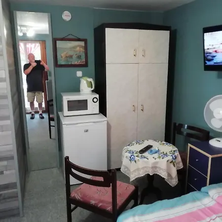 イローナ キシュ コシュティ パンジオ 3*